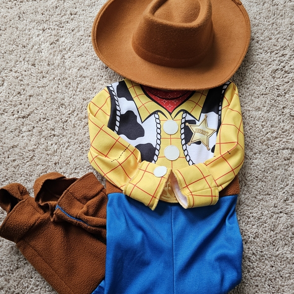 Size 2T Toy Story Woody Costume with Hat - Picture 1 of 6